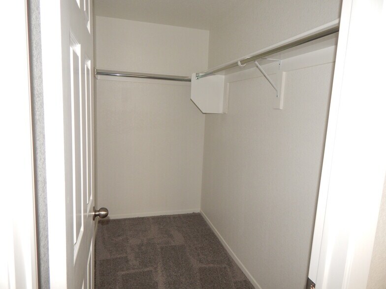 Walk-in closet in master bedroom - 1292 S Kingfisher Ln