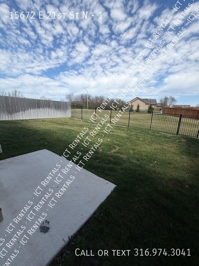 Building Photo - 15672 E 21st St N