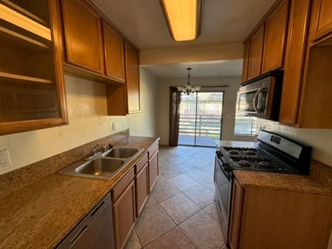 Building Photo - 1 Bedroom 1 Bathroom Condo in La Habra