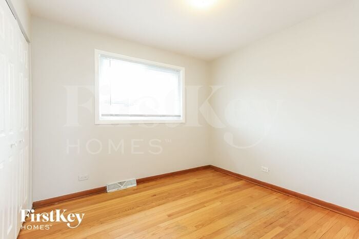 Building Photo - 14539 Kimbark Ave