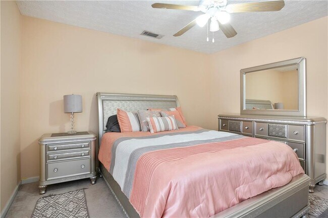 Building Photo - 130 S Links Dr