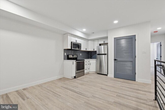 Building Photo - 944 W Lycoming St