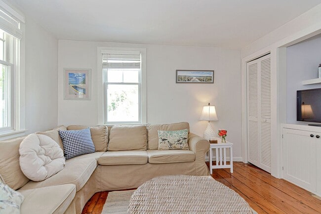 Building Photo - WINTER RENTAL: Changes In Latitude (Dogs Welcome!)