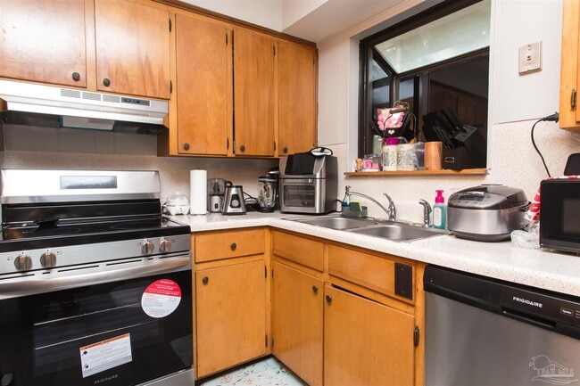 Building Photo - 925 Twinbrook Ave