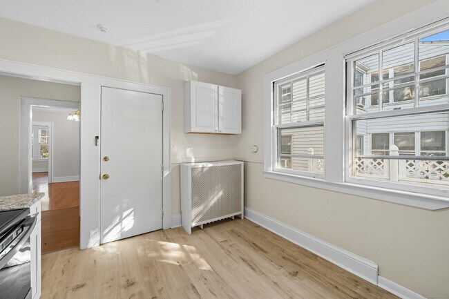 Building Photo - 89 Maplewood Ave