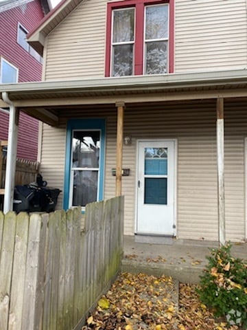 Building Photo - 214 S 5th St