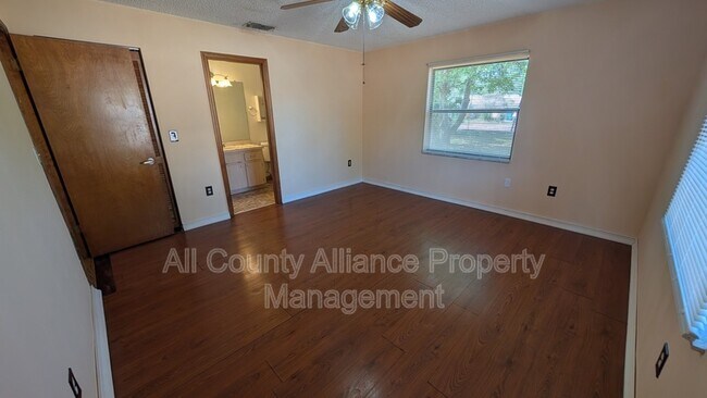 Building Photo - 3441 Thunderbird Ave