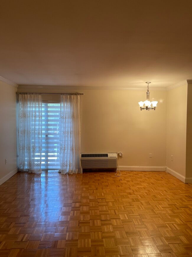 Building Photo - 1111 River Rd