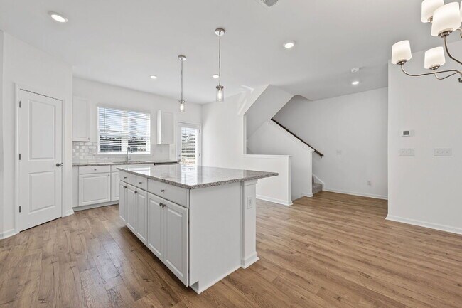 Building Photo - 2730 Harrison Dr