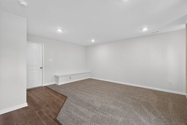 Building Photo - 8760 Mimosa Ave