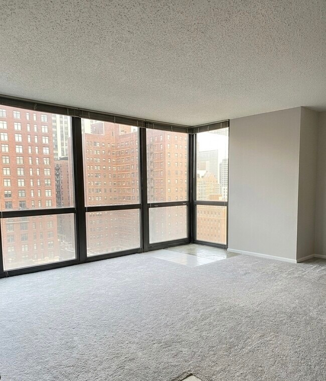 Building Photo - 1122 N Clark St