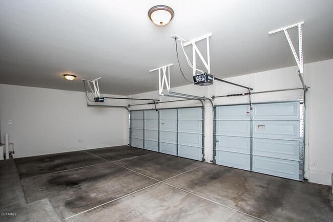 Building Photo - This home has everything that you are looking for!