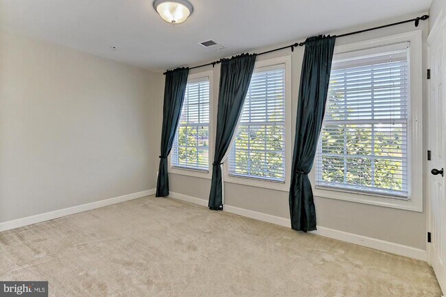 Building Photo - 478 Ferdinand Day Dr