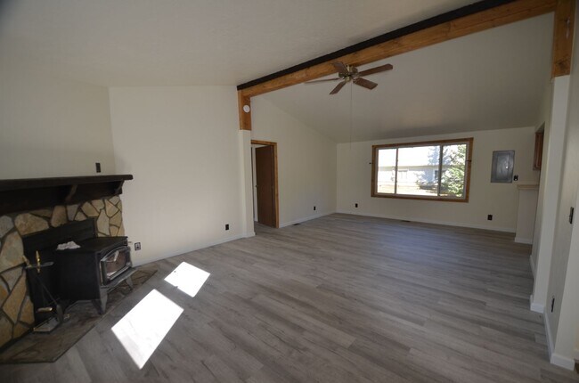 Building Photo - 1154 Straight Creek Dr