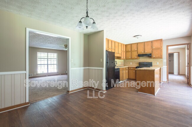 Building Photo - 310 Summerwood Ln