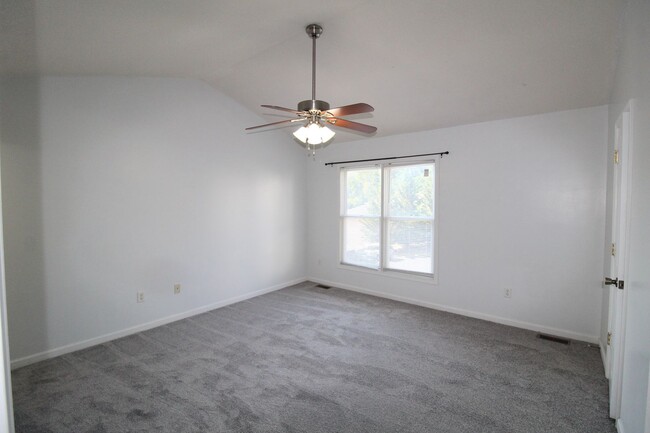 Building Photo - 869 Camelot Ln