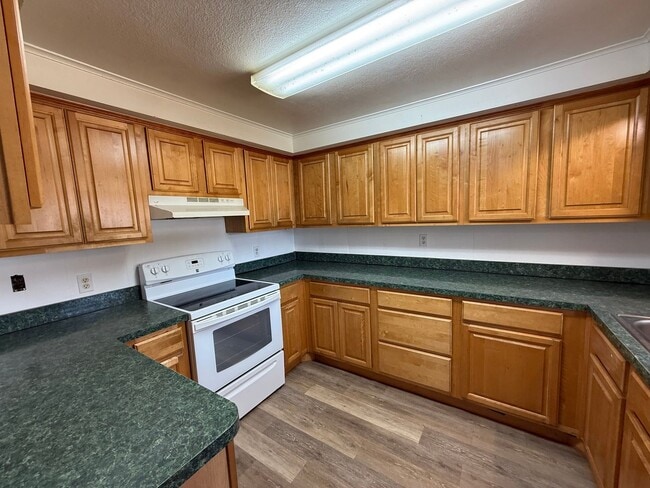 Building Photo - Charming 3 bedroom 1 bath country home located on 1.16 acres