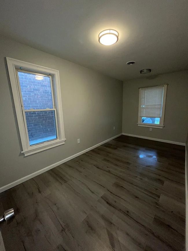 Building Photo - 46 Craig St