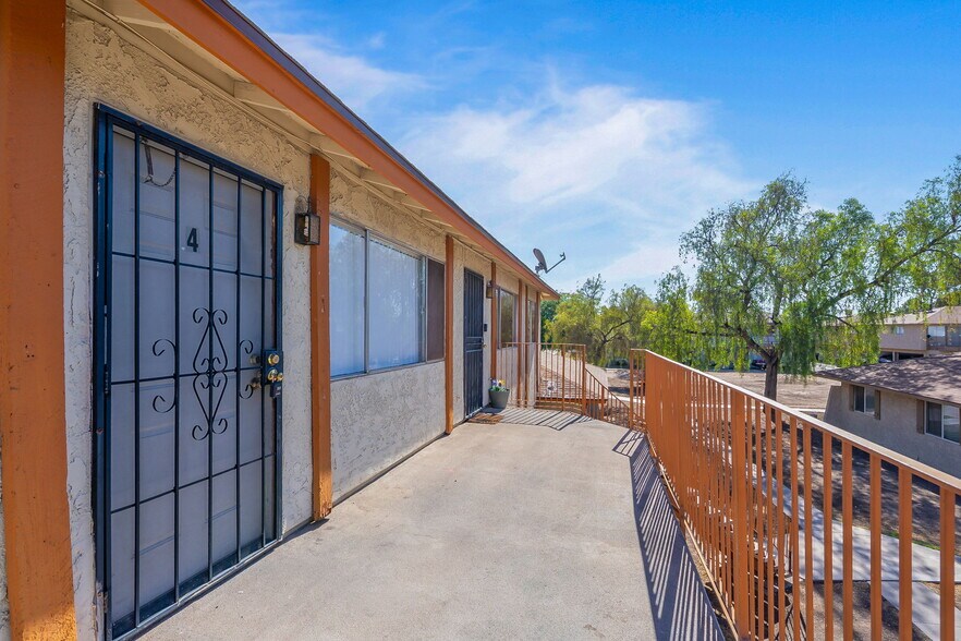 Building Photo - 3321 W Loma Ln
