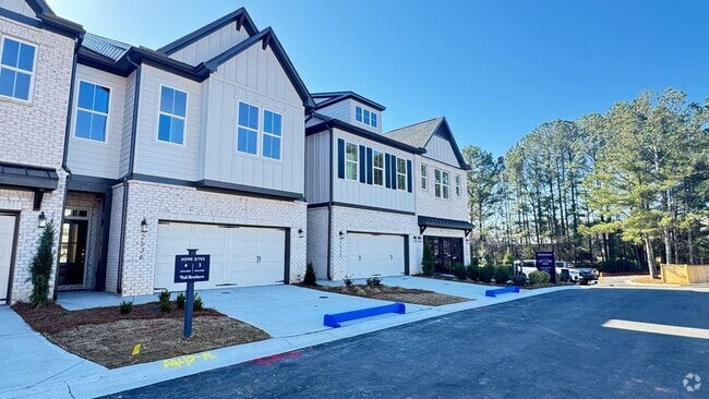 Building Photo - 2532 Silver Star Drive Northeast