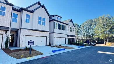 Building Photo - 2532 Silver Star Drive Northeast
