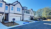 Building Photo - 2532 Silver Star Drive Northeast