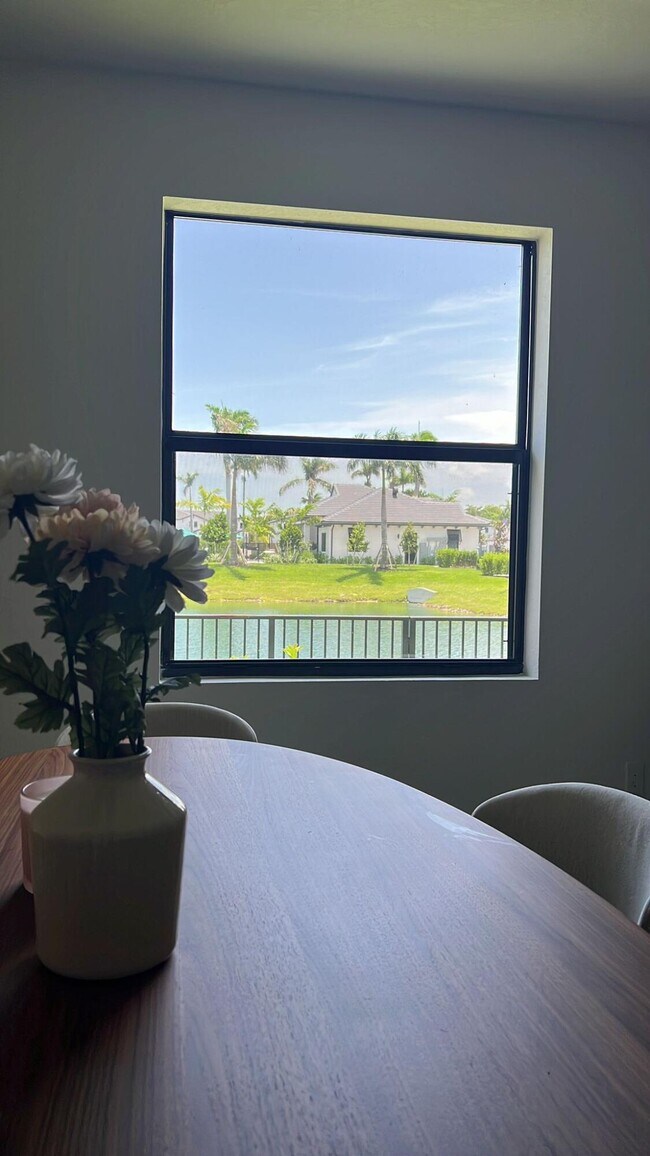 Building Photo - 3024 Green Palm Ct