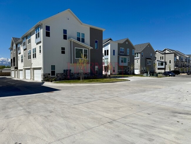 Building Photo - 1063 S State Rd