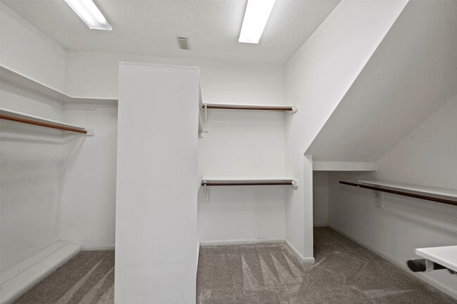 Building Photo - 15106 Vista Heights Dr