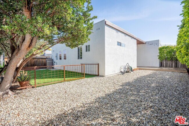 Building Photo - 5705 Jamieson Ave