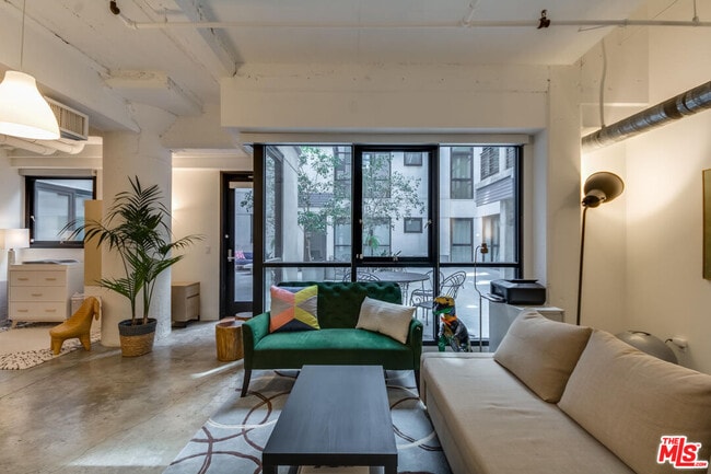 Building Photo - 1100 S Grand Ave