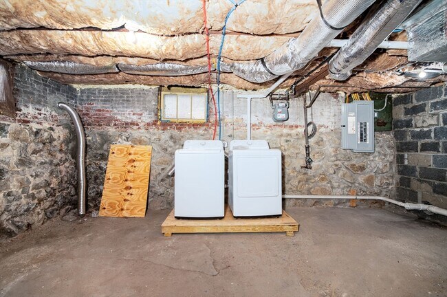 Building Photo - 45 Tainter St