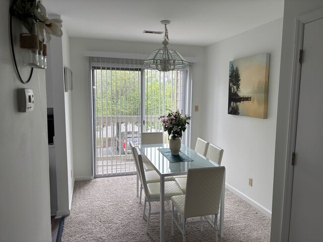 Building Photo - 2 BEDROOM 2 BATH ON 2ND FLOOR AT MYRTLE GREENS
