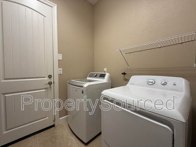 Building Photo - 1073 Kumara St