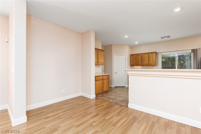 Building Photo - 5163 Tunnel Falls Dr