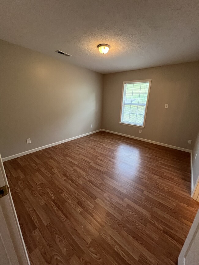 Bedroom - 547 S Old Sevierville Pike