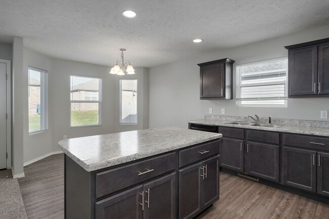 Building Photo - Modern 3 Bed / 2 Bath Home