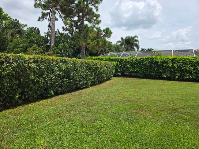 Building Photo - 435 Pine Villa Dr