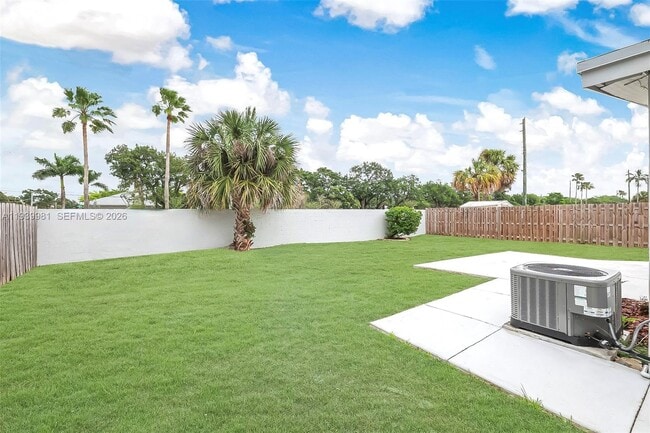 Building Photo - 2911 NW 5th Ct