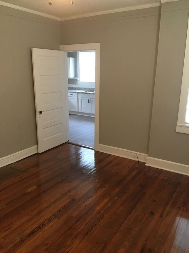 Building Photo - 2/1 House in Celanese $1095