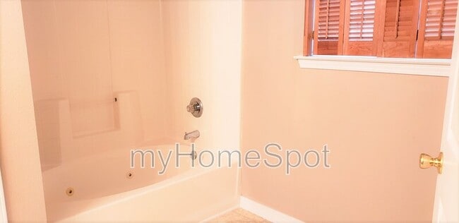 Building Photo - 2488 Gulf Breeze Ave