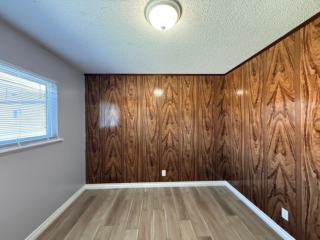 Building Photo - M12150