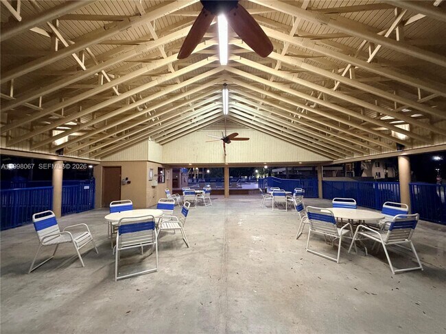 Building Photo - 15405 N Miami Lakeway