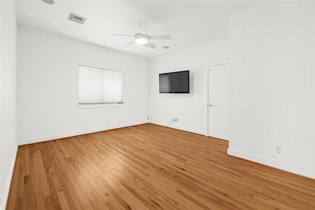 Building Photo - 4202 Spencer St