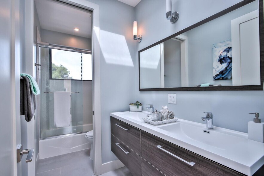 guest restroom - 363 Beemer Ave