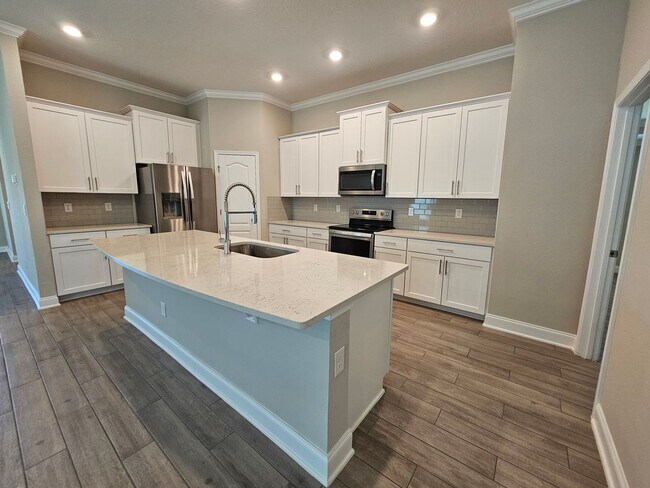 Building Photo - Sawmill Branch 4 Bedroom 2 Bath 3 Car Gara...
