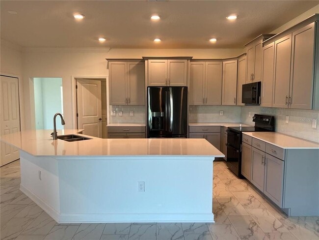 Building Photo - 8855 Fallen Oak Dr