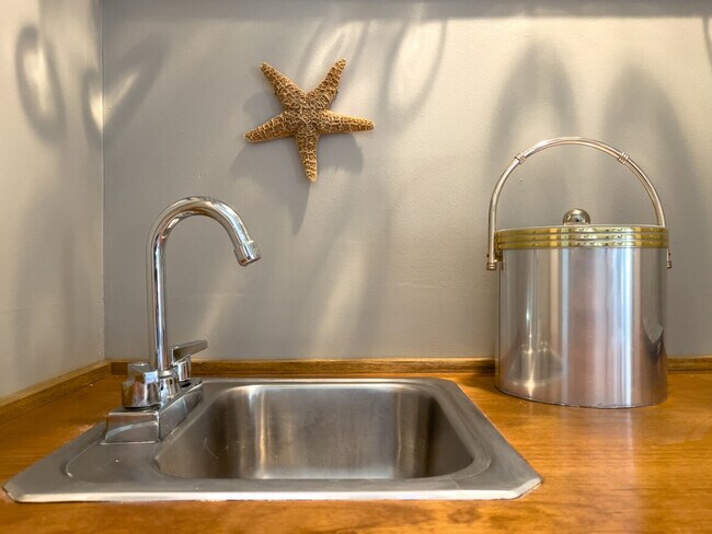 Building Photo - 2415 The Haul Over