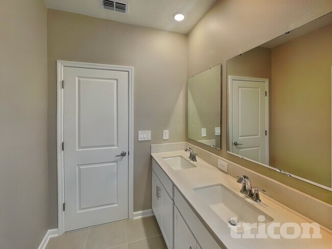 Building Photo - 722 Abita Aly