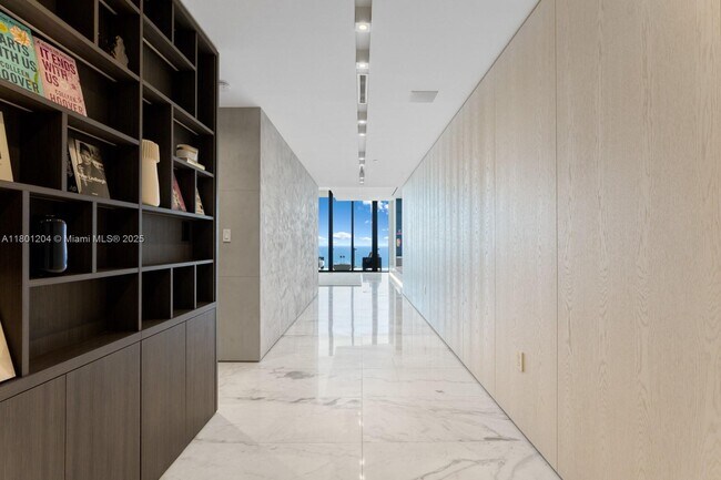 Building Photo - 17141 Collins Ave
